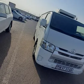 Toyota Hiace 2018