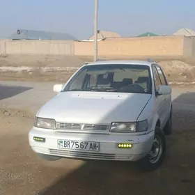 Mitsubishi Chariot 1993