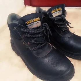 Продам Ботинки