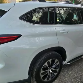 Toyota Highlander 2021