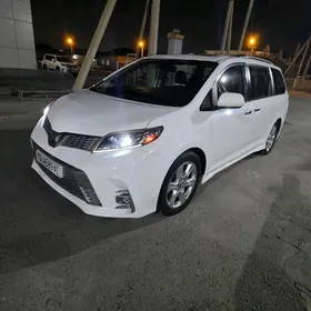 Toyota Sienna 2019