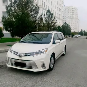 Toyota Sienna 2016