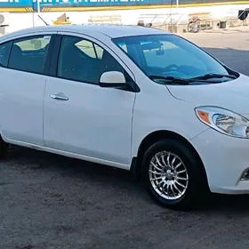 Nissan Versa 2011