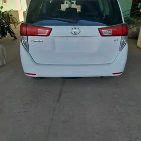 Toyota Innova 2021