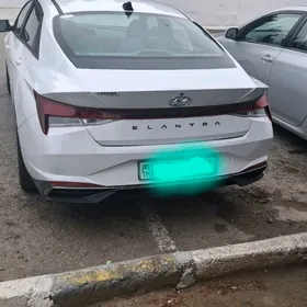 Hyundai Elantra 2022