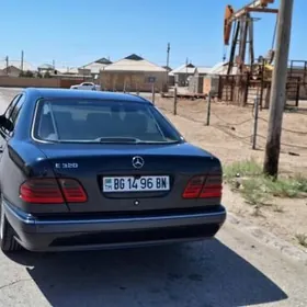 Mercedes-Benz E320 2001