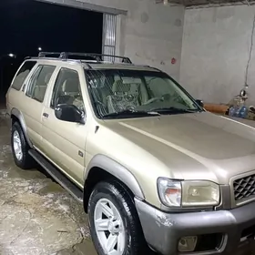 Nissan Pathfinder 2000