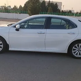 Toyota Camry 2018