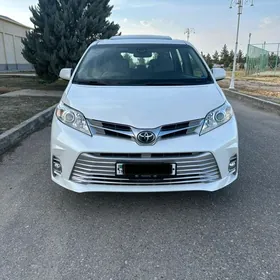Toyota Sienna 2018