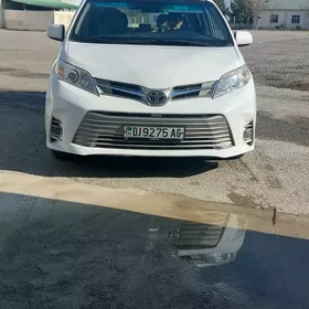 Toyota Sienna 2016