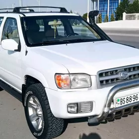 Nissan Pathfinder 2000