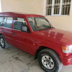 Mitsubishi Pajero 1992