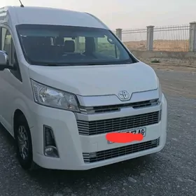 Toyota Hiace 2021