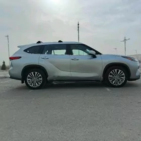 Toyota Highlander 2021