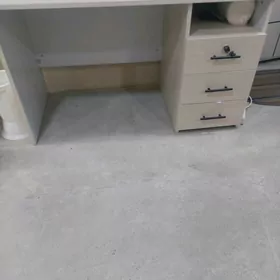 Okuwçy talyp üçin stol