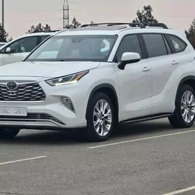 Toyota Highlander 2021