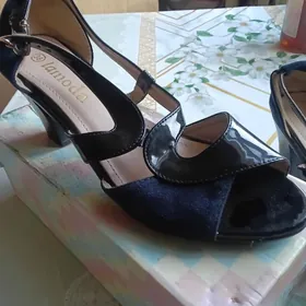 Босоножки женские