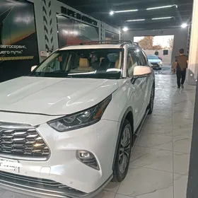 Toyota Highlander 2021