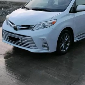 Toyota Sienna 2010
