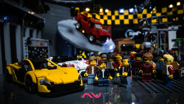 Müňlerçe Lego böleklerinden Top Gear gepleşiginiň studiýasyny döretdiler