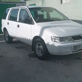 Mitsubishi Chariot 1994