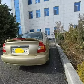 Hyundai Accent 2001