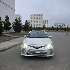 Toyota Camry 2019