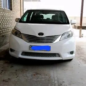 Toyota Sienna 2010