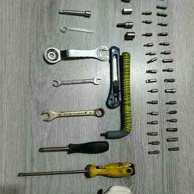 Отвертки ключи инструменты