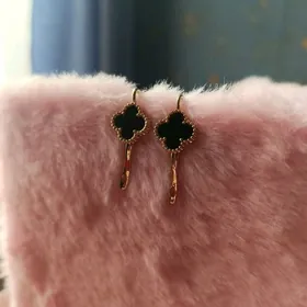 Серьги чёрные с золотой обвод