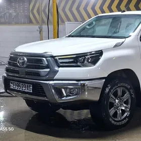 Toyota Hilux 2021