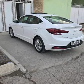Hyundai Elantra 2020