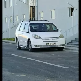 Toyota Sienna 2004