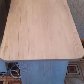 Стол обеденный