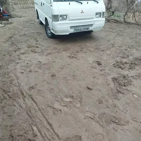 Mitsubishi L300 1999