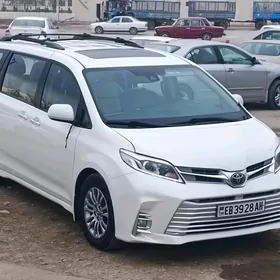 Toyota Sienna 2019