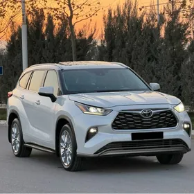 Toyota Highlander 2021