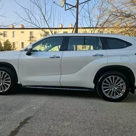 Toyota Highlander 2021