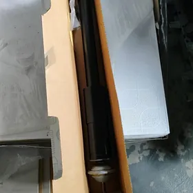 Амортизатор на Mercedes w140