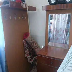 aynaly prihozny haly