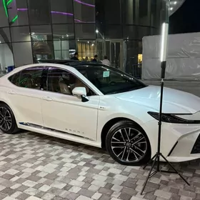 Toyota Camry 2025