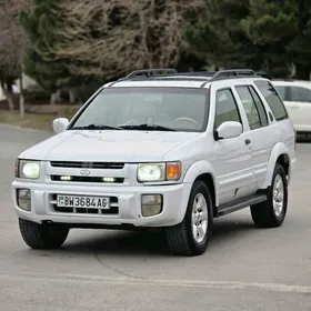 Nissan Pathfinder 2000