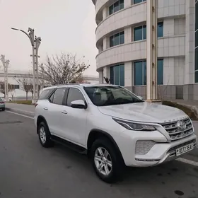 Toyota Fortuner 2023