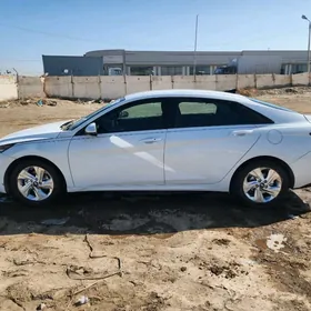 Hyundai Elantra 2021