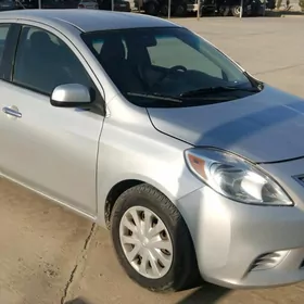 Nissan Versa 2012
