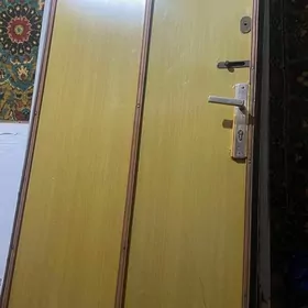 Железная Дверь