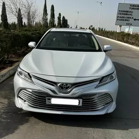 Toyota Camry 2019