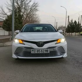 Toyota Camry 2018