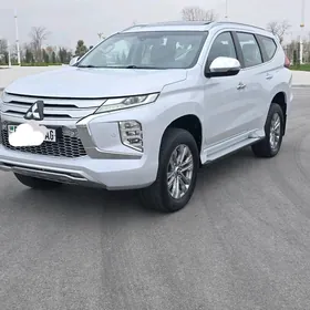 Mitsubishi Pajero 2020