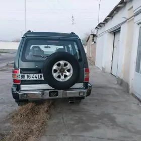 Mitsubishi Montero 1995